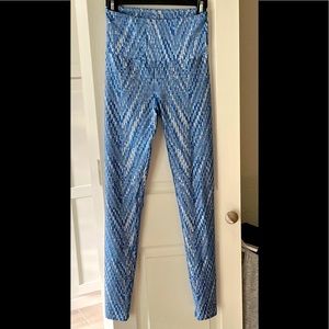 Gold sheep blue and white leggings